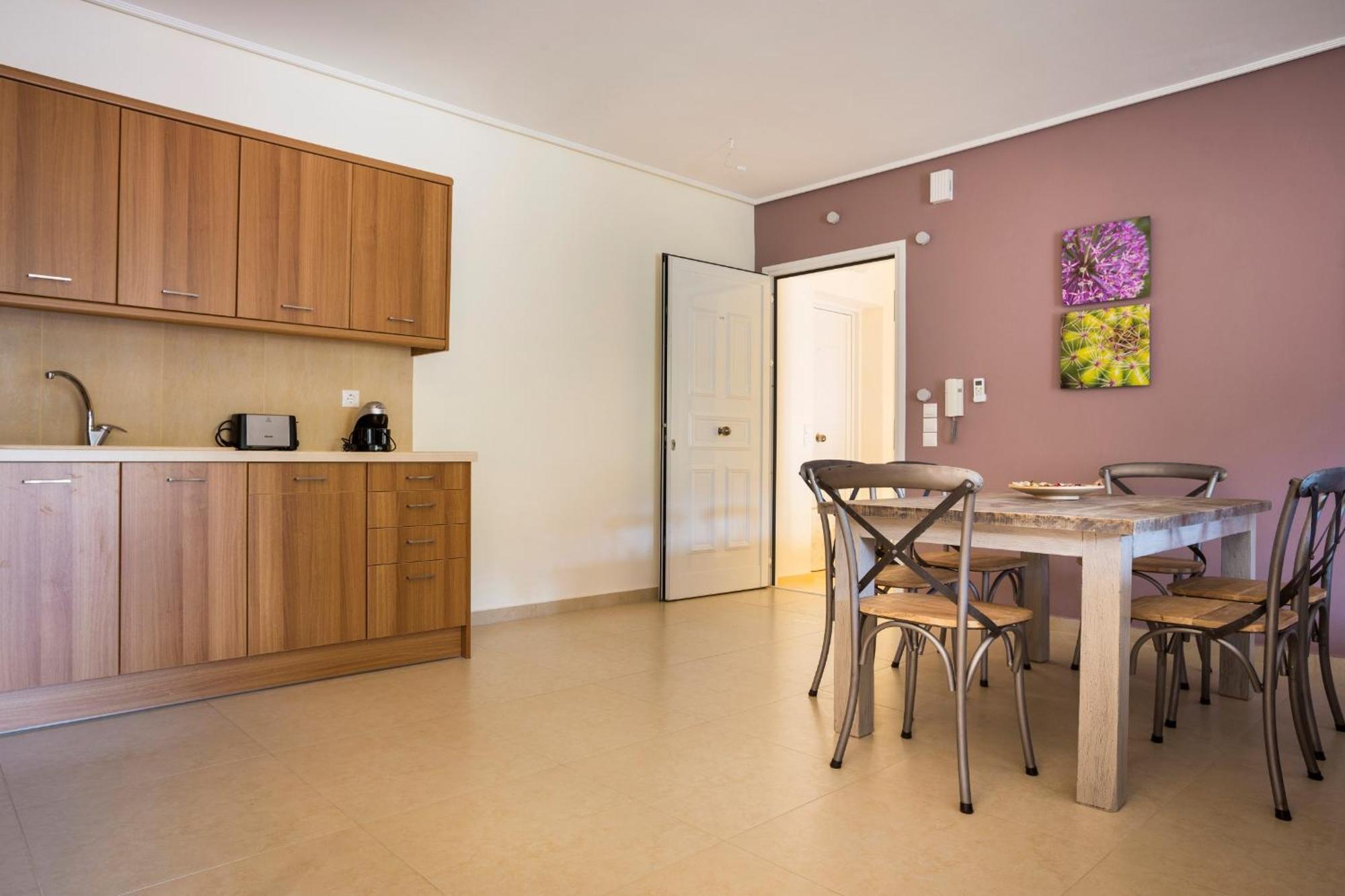 Meliti Waterfront Suites Karavomylos Exterior photo