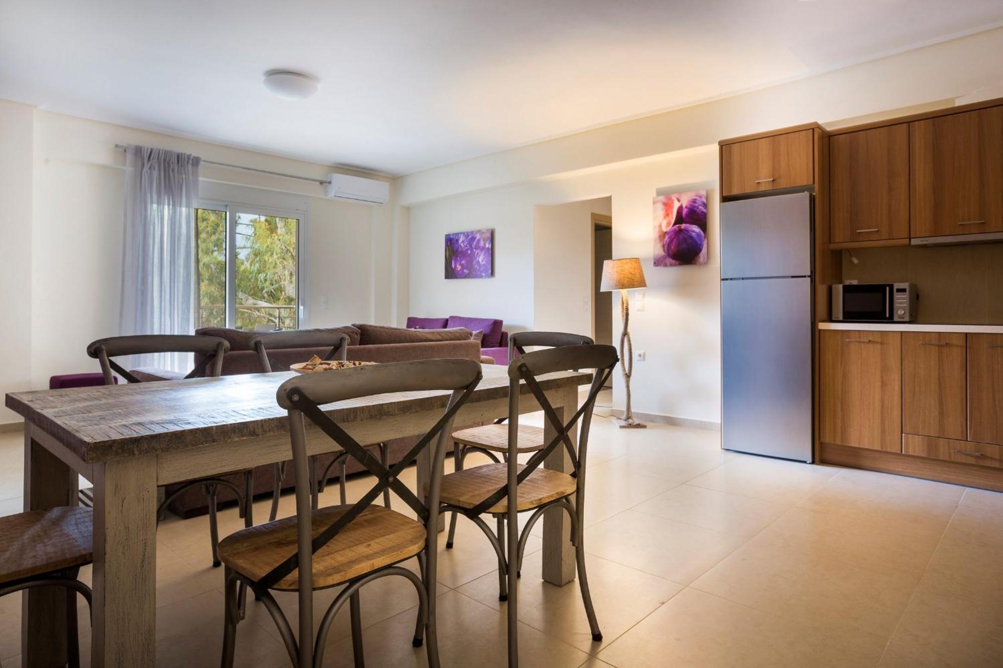 Meliti Waterfront Suites Karavomylos Exterior photo