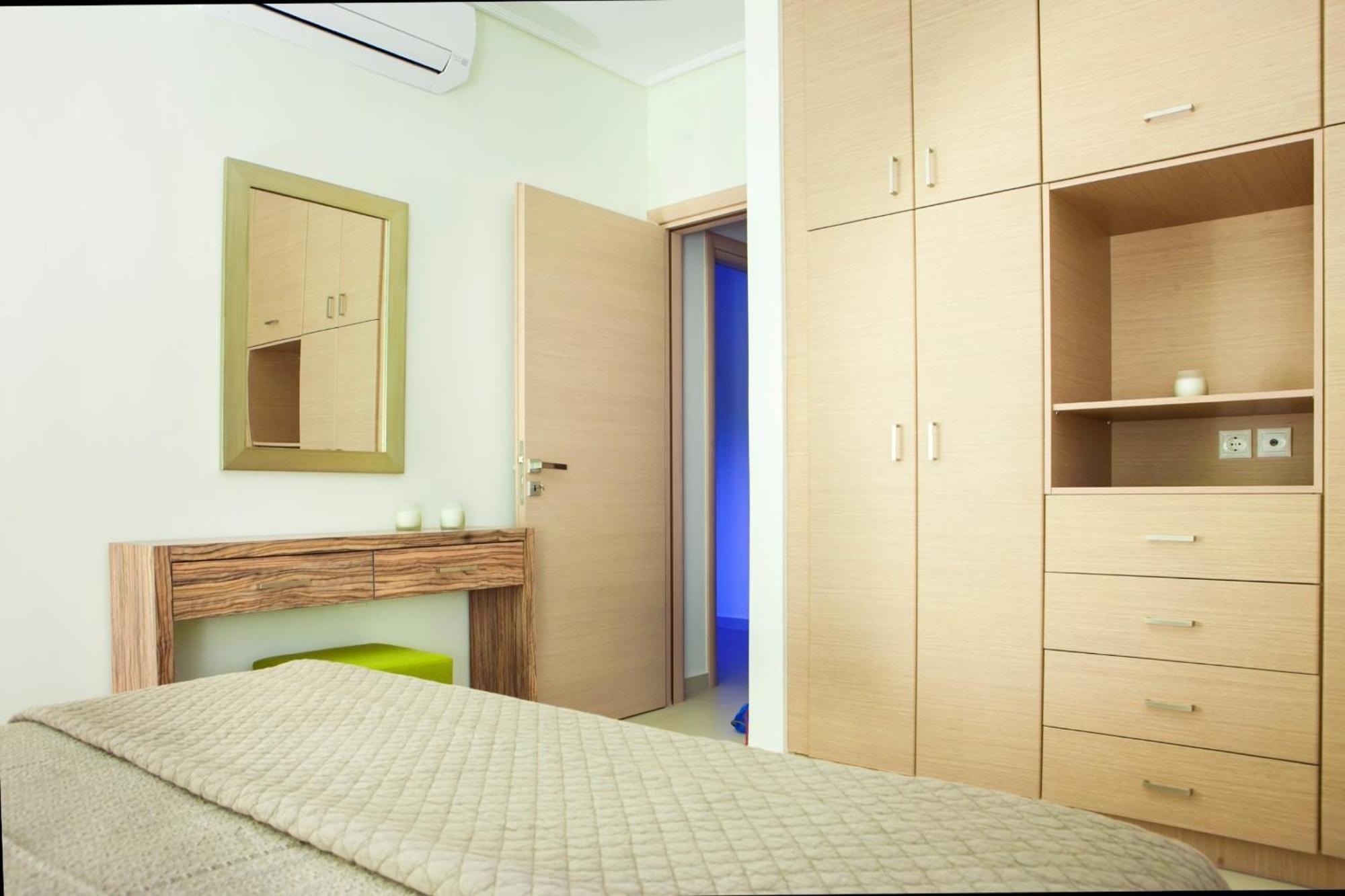 Meliti Waterfront Suites Karavomylos Exterior photo