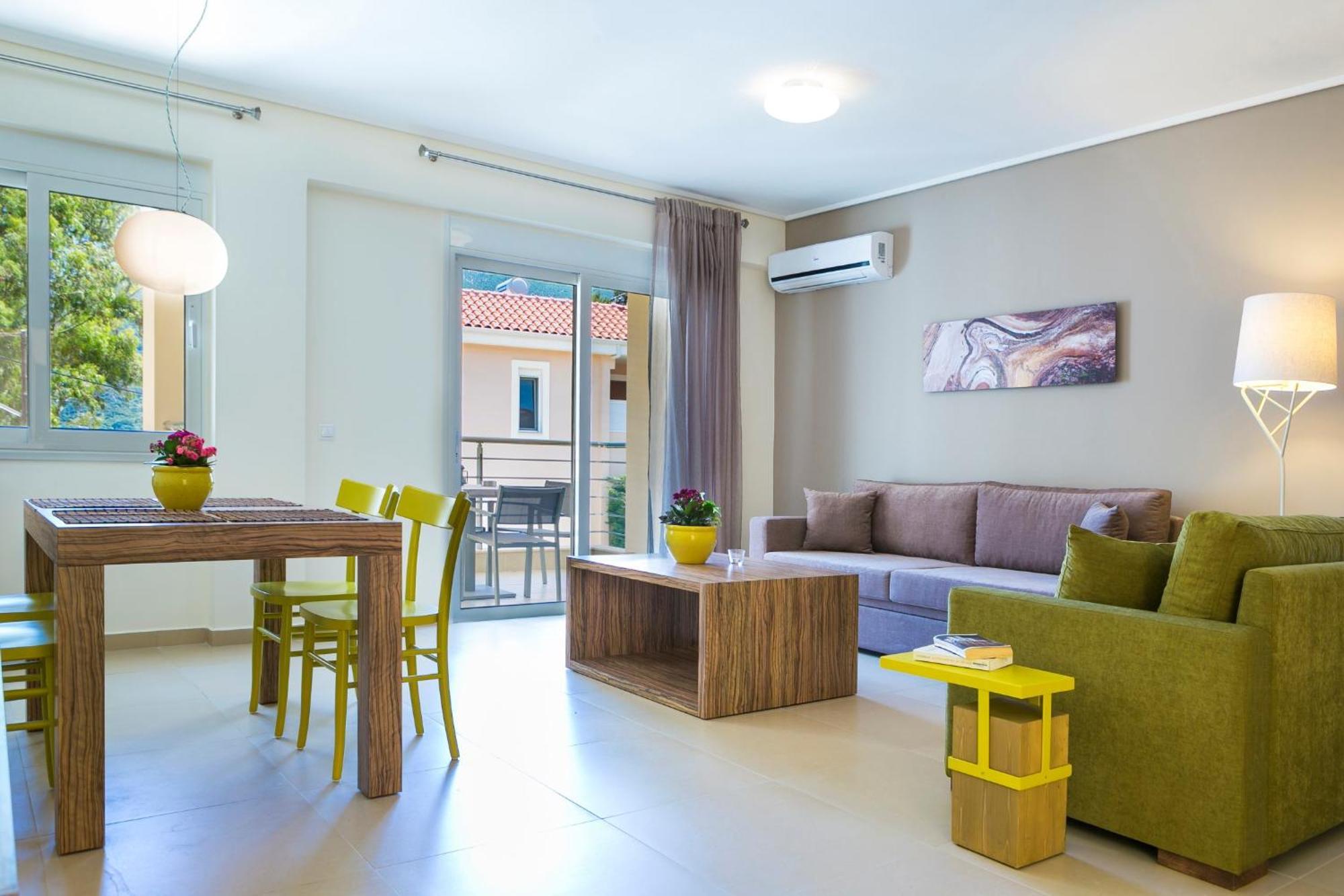 Meliti Waterfront Suites Karavomylos Exterior photo