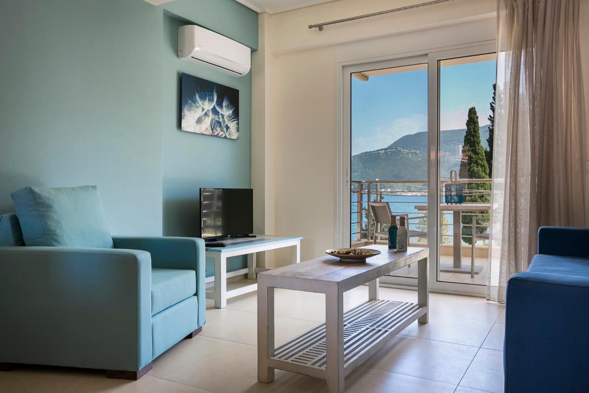 Meliti Waterfront Suites Karavomylos Exterior photo