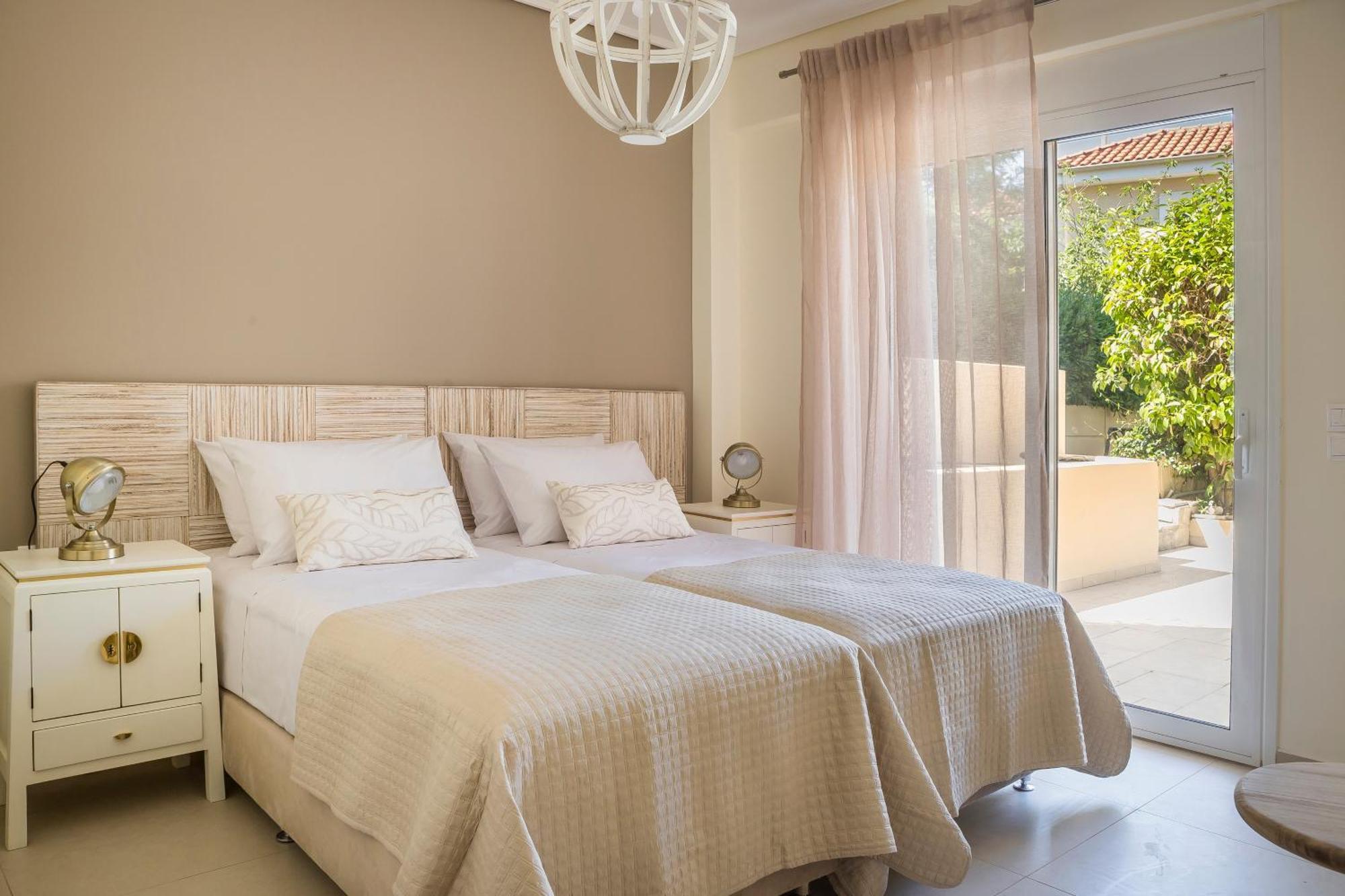 Meliti Waterfront Suites Karavomylos Exterior photo