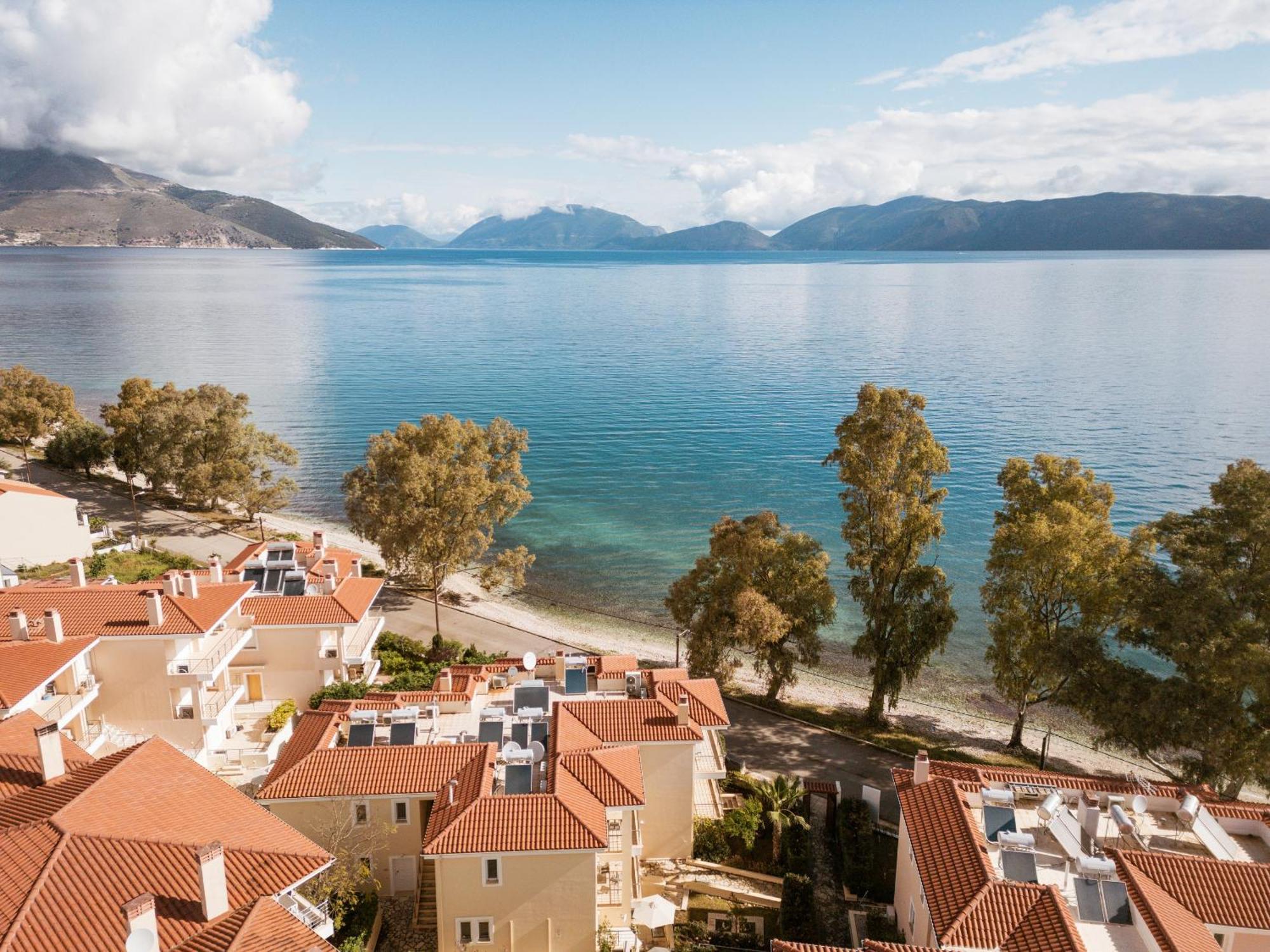 Meliti Waterfront Suites Karavomylos Exterior photo