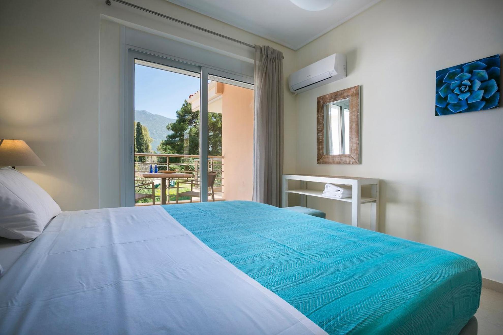 Meliti Waterfront Suites Karavomylos Exterior photo