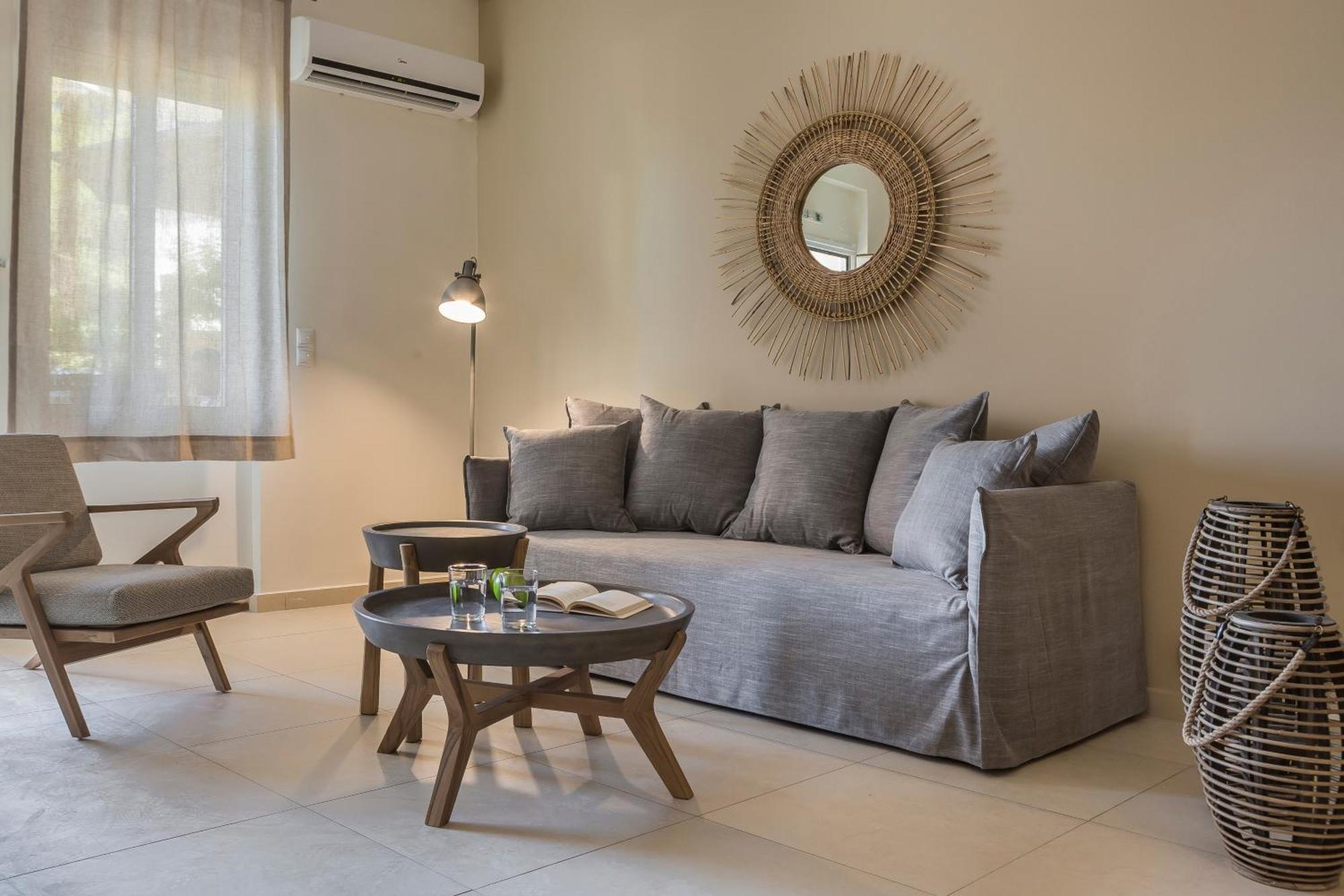 Meliti Waterfront Suites Karavomylos Exterior photo