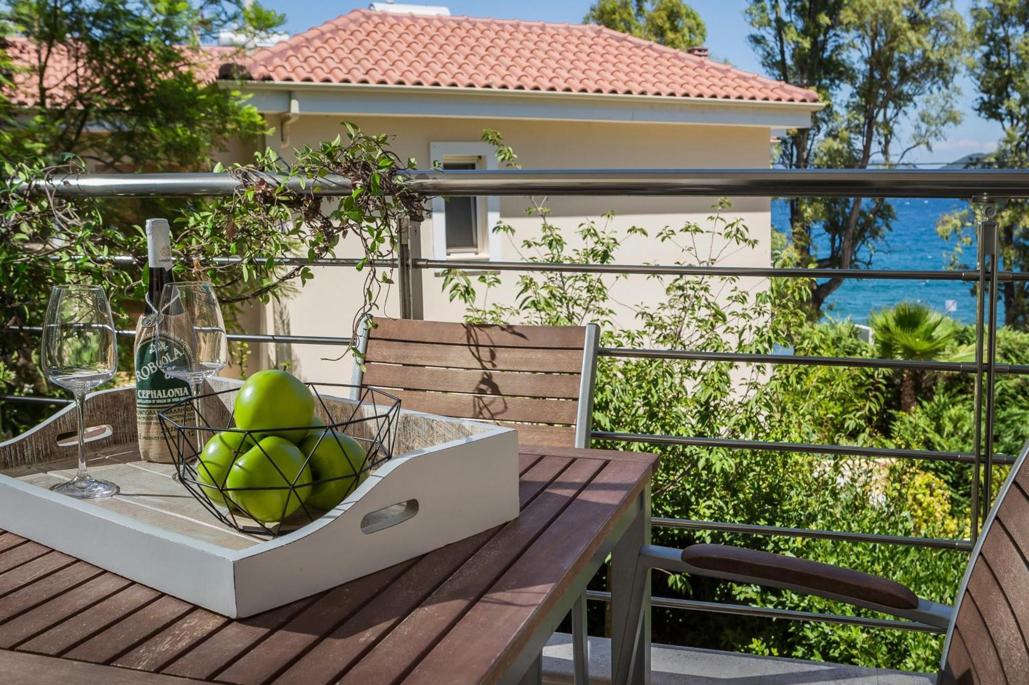 Meliti Waterfront Suites Karavomylos Exterior photo