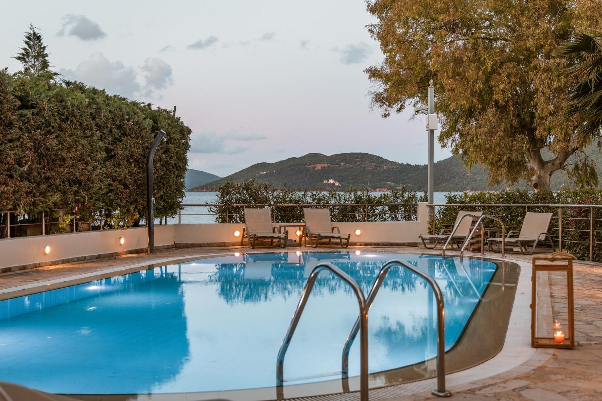 Meliti Waterfront Suites Karavomylos Exterior photo