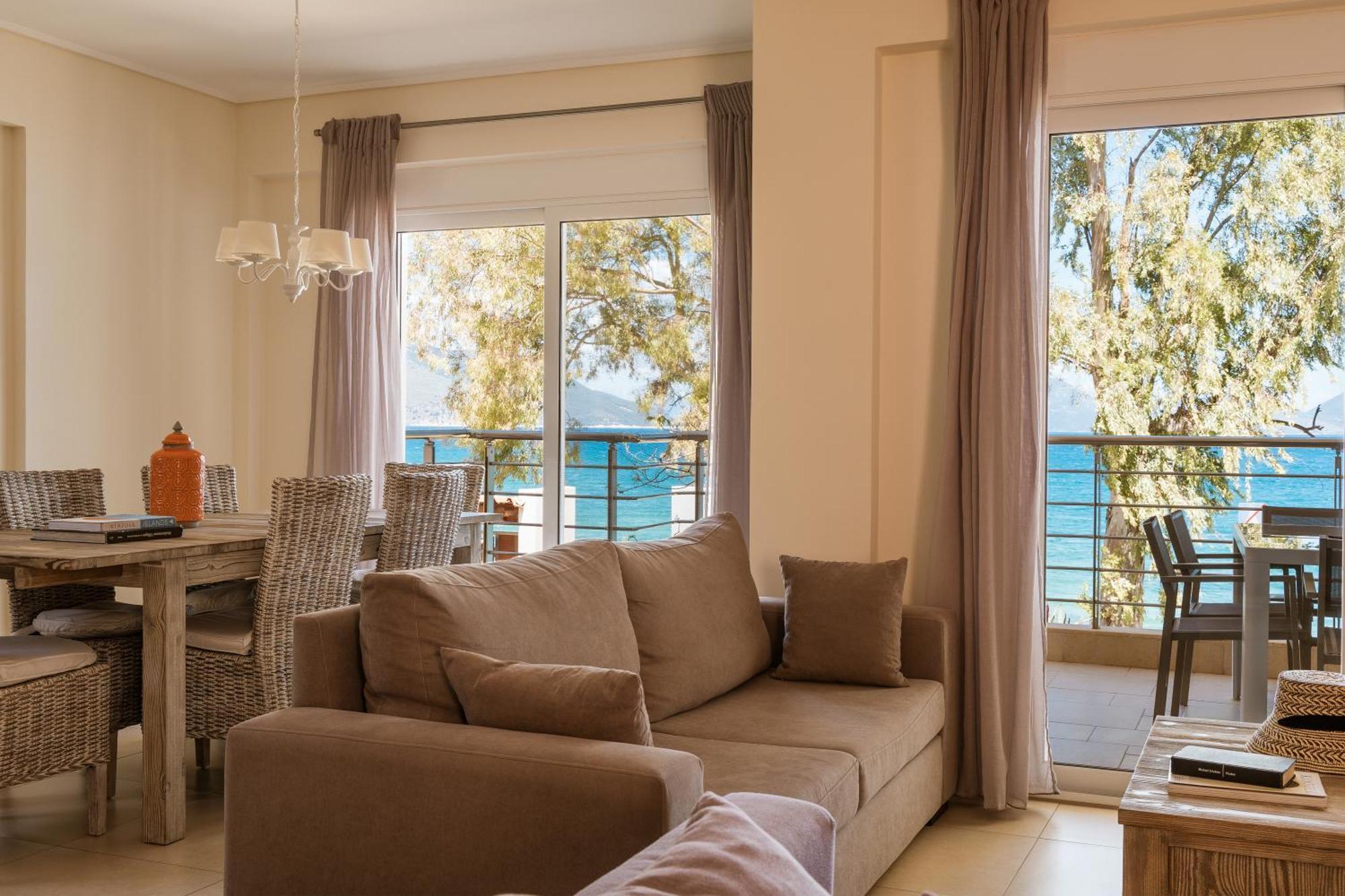 Meliti Waterfront Suites Karavomylos Exterior photo